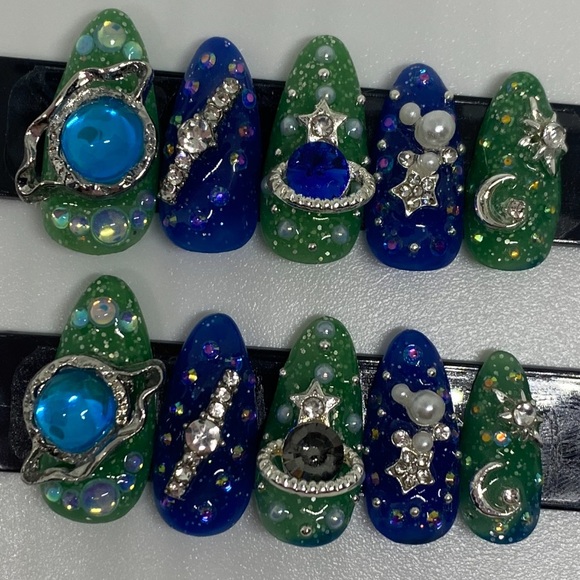 Planet ATLien Blues Handmade Press On Nail Set - Picture 3 of 16